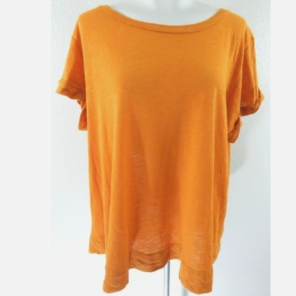 T. La Classic Scoop Neck Tee‎